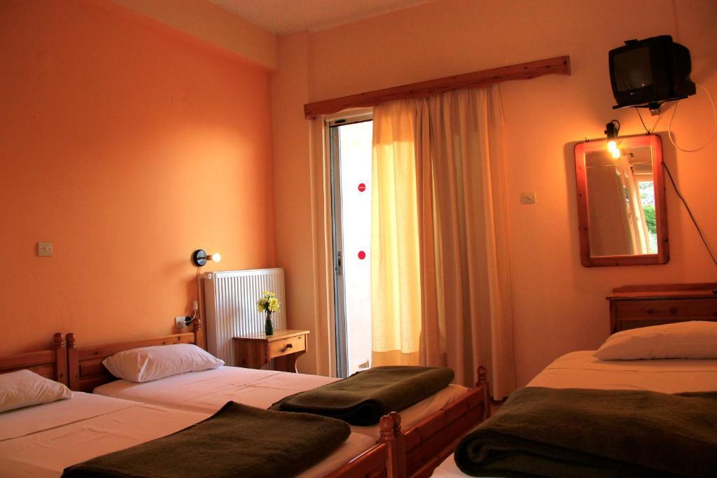 Hotel Galaxias Agioi Pandes الغرفة الصورة